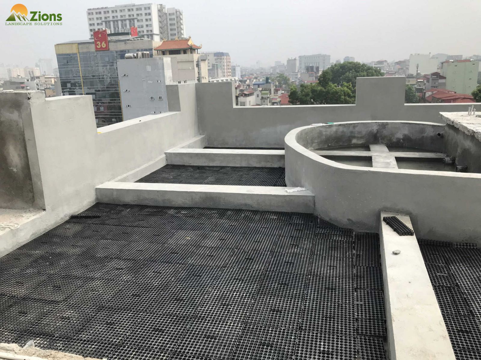 Vỉ thoát nước sân vườn trên vườn mái zions