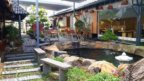 Thiết kế cafe sân vườn kết hợp hồ Koi