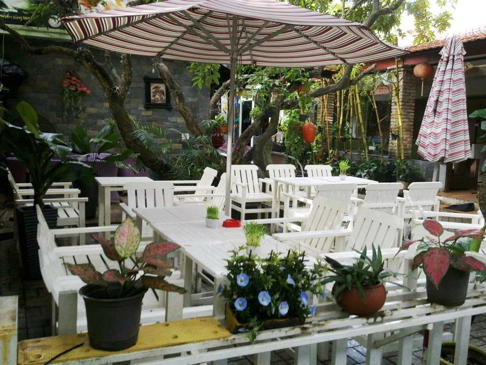 Thi công quán cafe sân vườn đẹp ấn tượng 